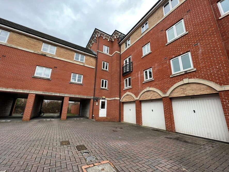 Flat Padstow Road in Swindon