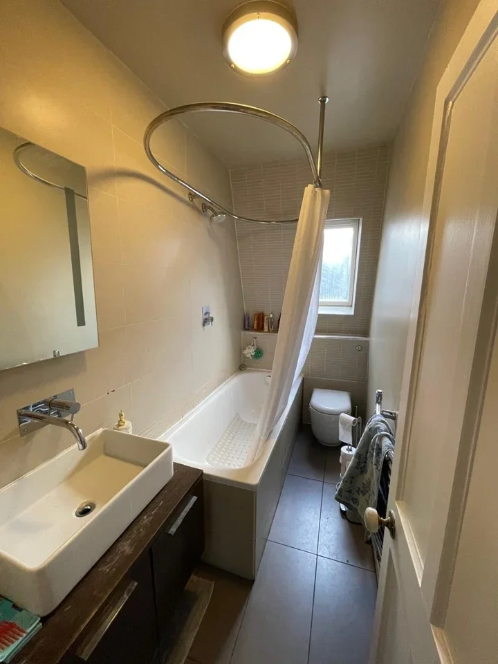 Flat Micheldever Road in Greater London