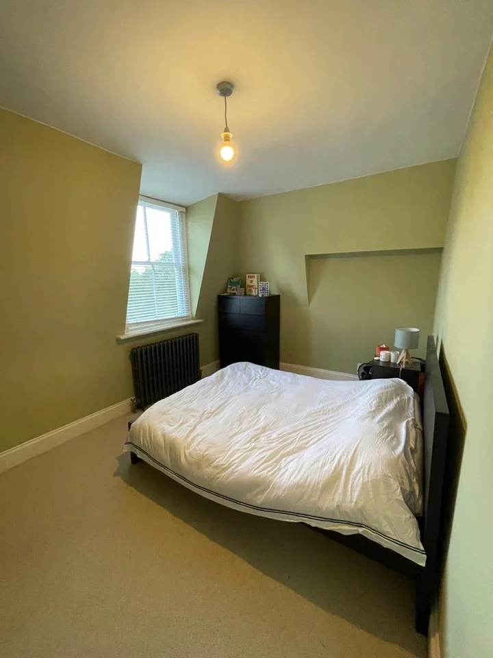 Flat Micheldever Road in Greater London