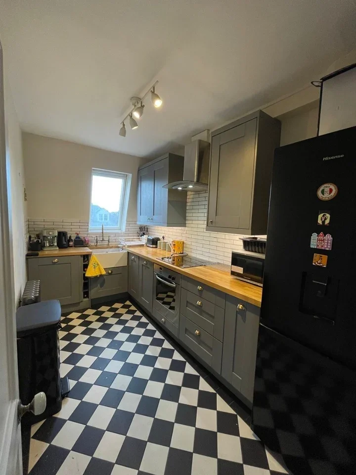 Flat Micheldever Road in Greater London