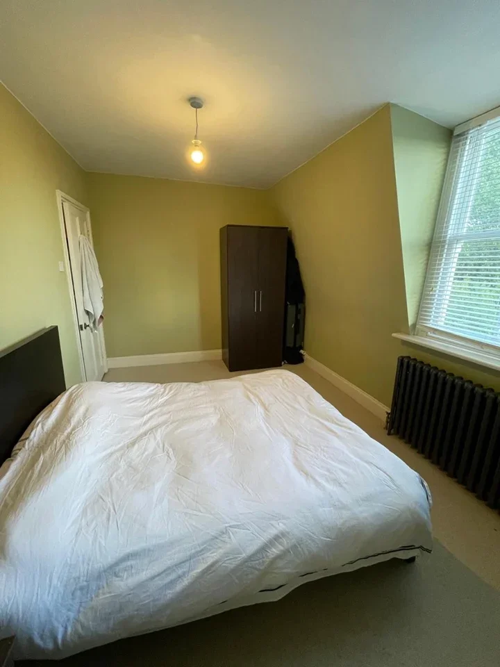 Flat Micheldever Road in Greater London