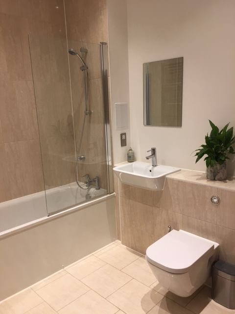 Room Samuel Street in Greater London