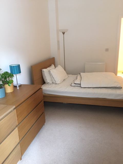 Room Samuel Street in Greater London