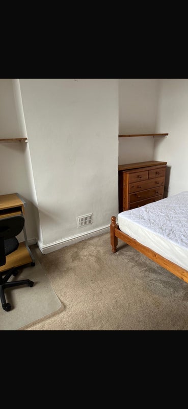 Room Llantrisant Street in Cardiff