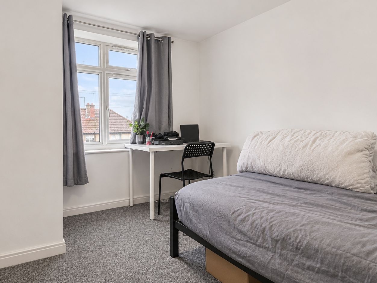 Flat Landseer Avenue in Bristol