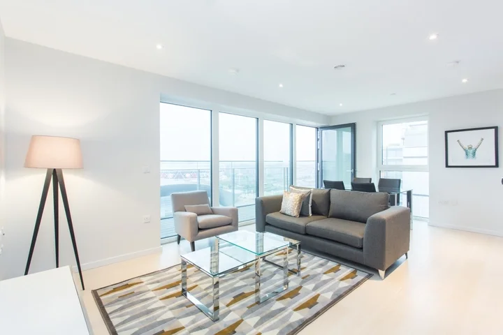 Flat Layard Street in Greater London