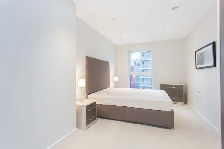 Flat Layard Street in Greater London