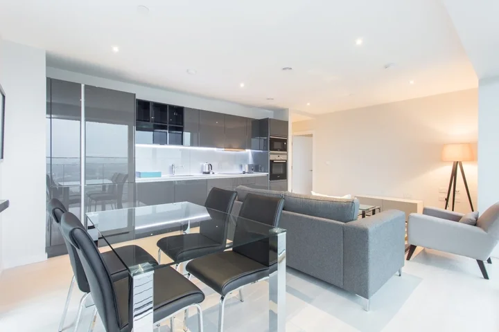 Flat Layard Street in Greater London