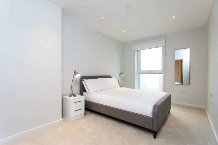 Flat Layard Street in Greater London