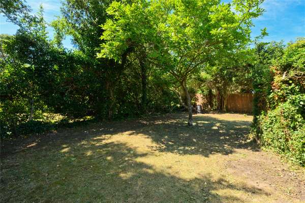Flat St George’s Avenue in Elmbridge