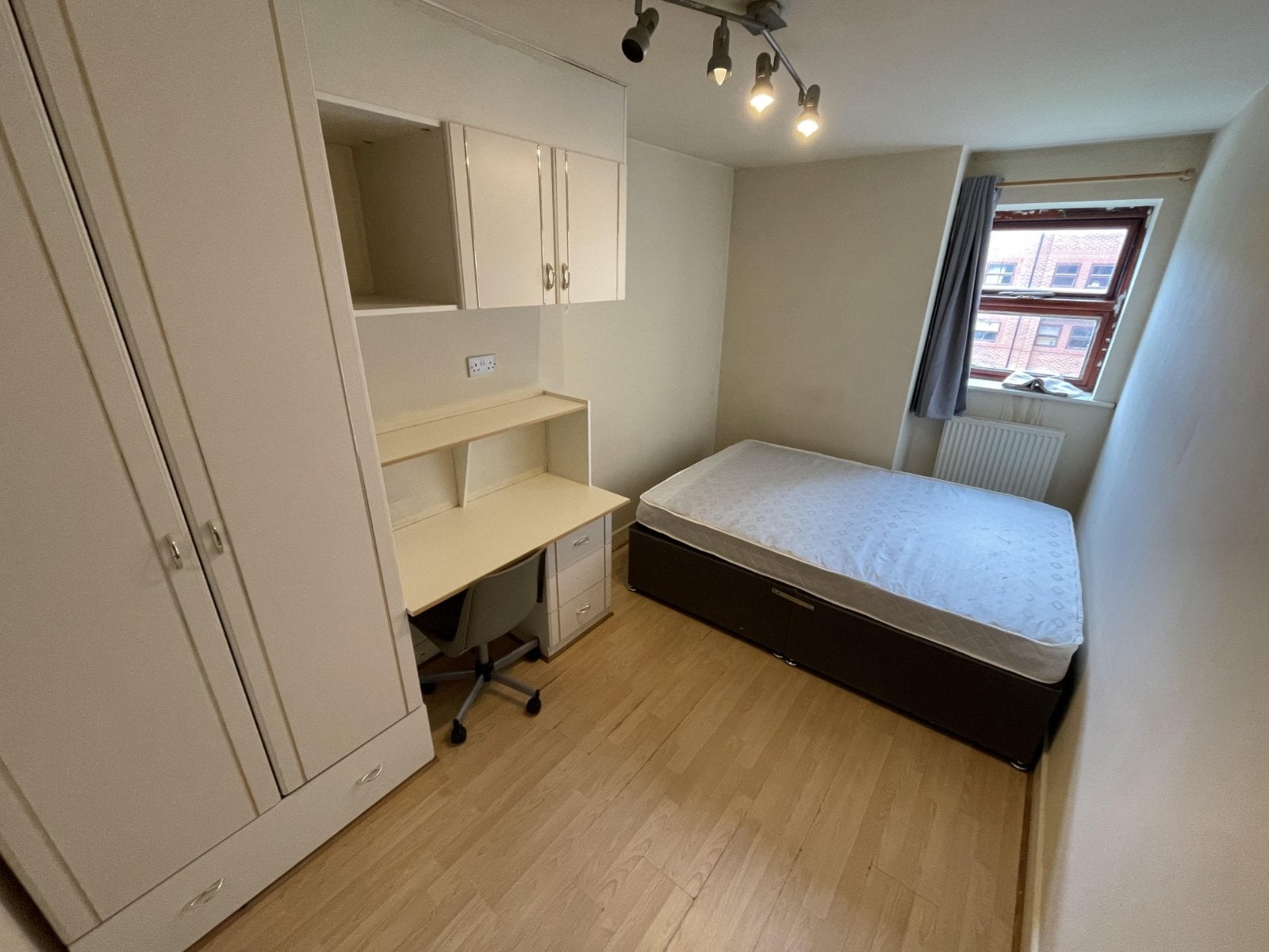 Flat Belle Vue Road in Leeds