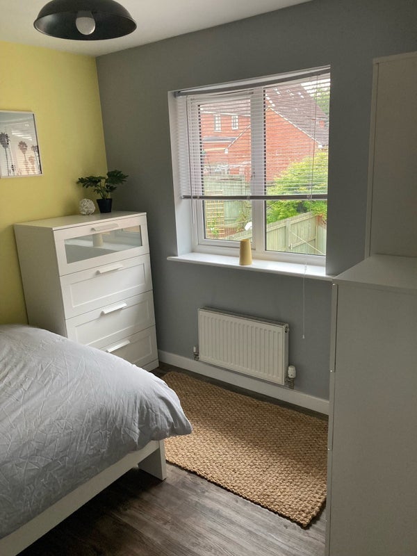 Room Stanier Road in Bristol