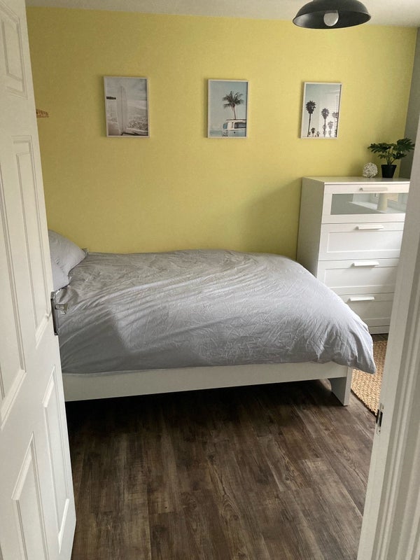 Room Stanier Road in Bristol