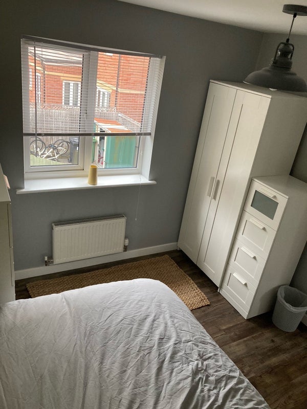 Room Stanier Road in Bristol