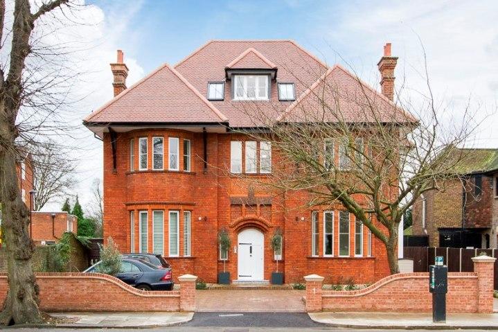 House Leopold Road in Greater London
