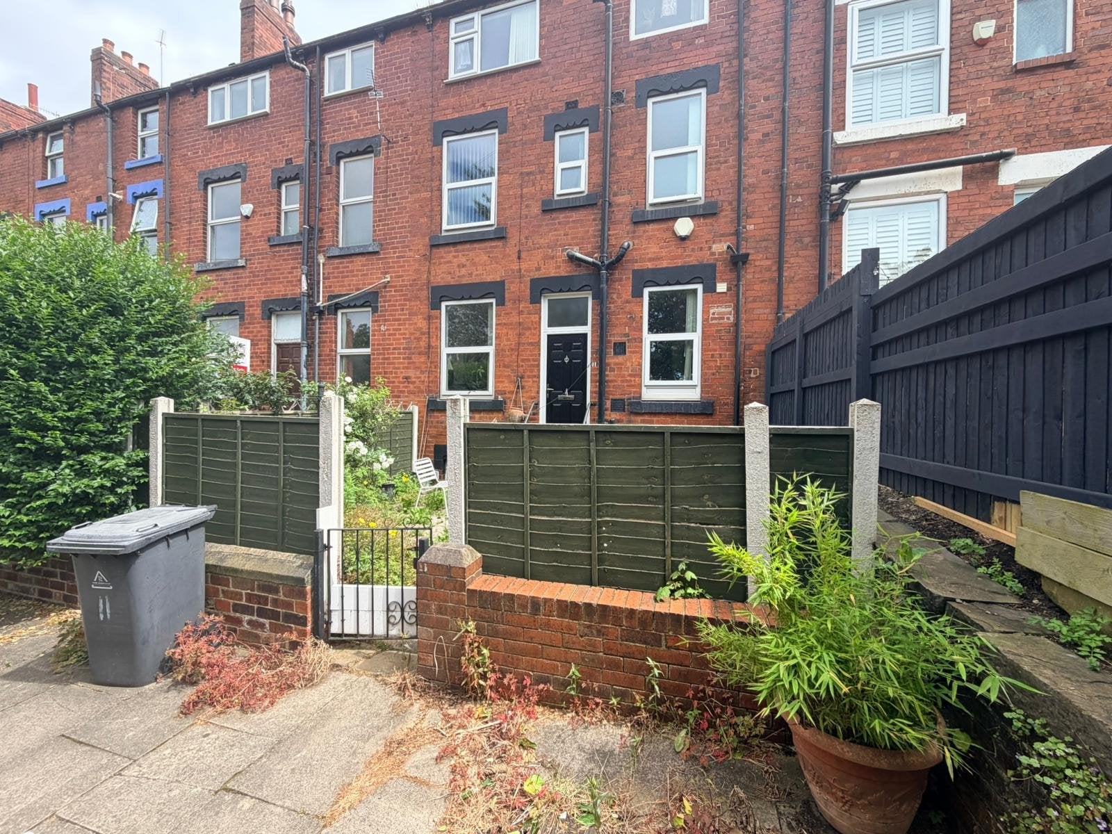 Flat Milton Terrace in Leeds