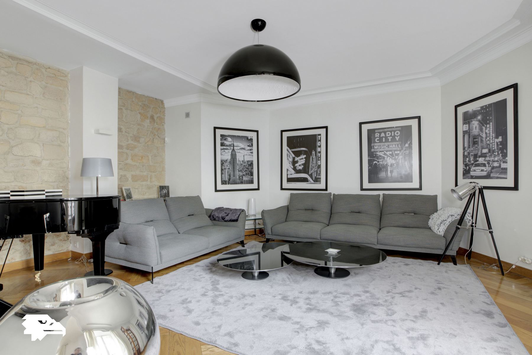 Flat Rue La Boétie in Paris