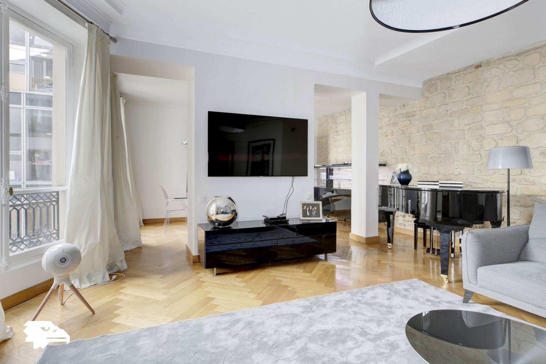 Flat Rue La Boétie in Paris
