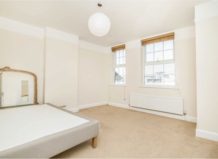 Flat Goldhawk Road in Greater London