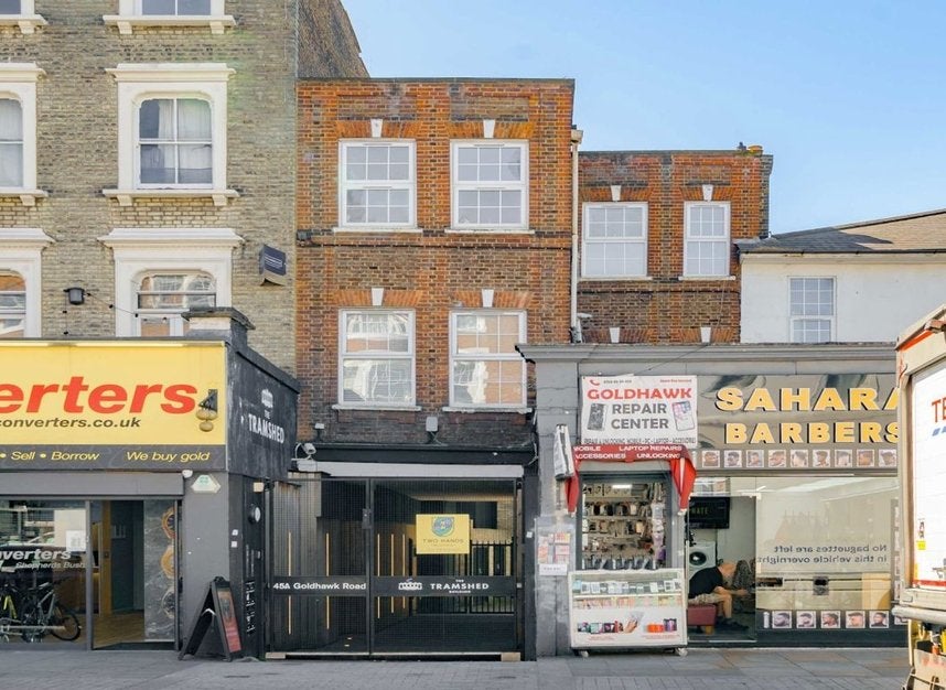 Flat Goldhawk Road in Greater London