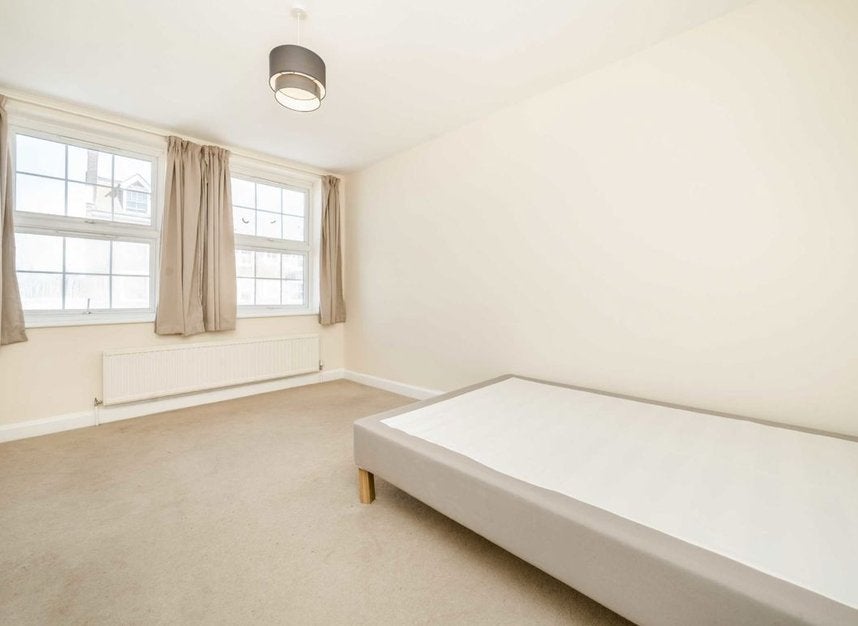 Flat Goldhawk Road in Greater London