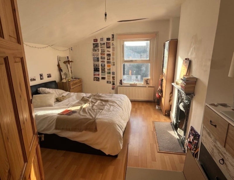 Room Coverton Road in Greater London
