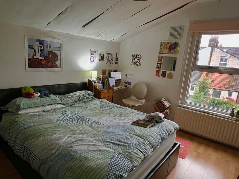 Room Coverton Road in Greater London