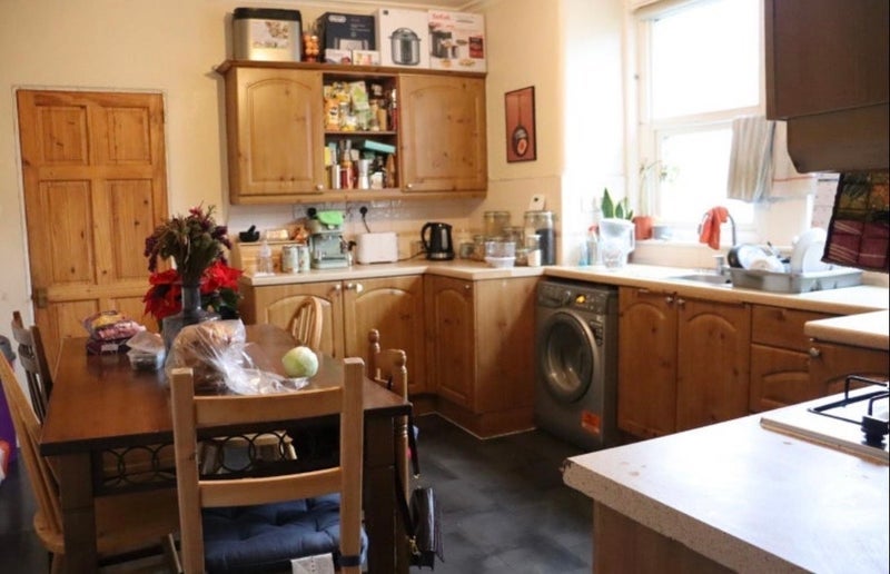 Room Coverton Road in Greater London