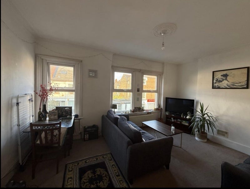 Room Coverton Road in Greater London