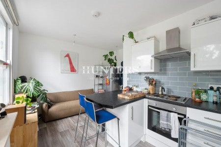 Flat Brooke Road in Greater London