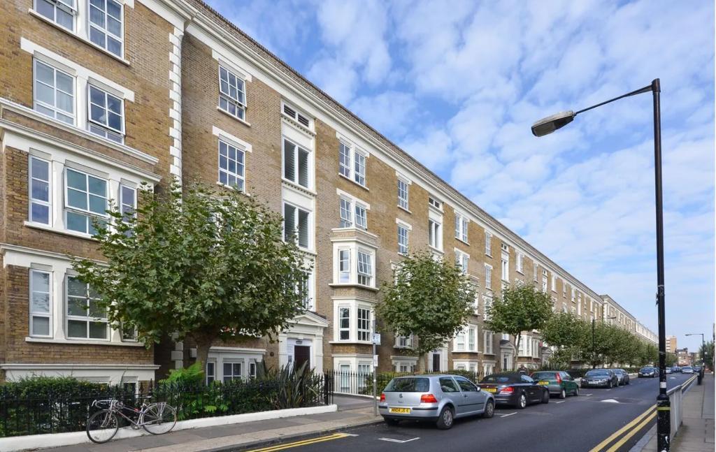 Flat Wilmot Street in Greater London