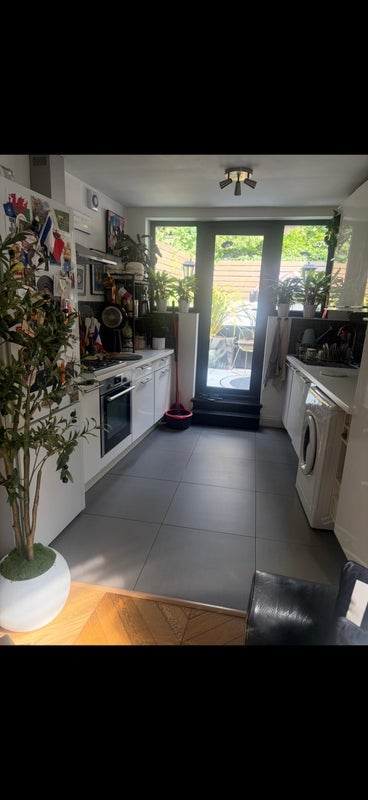 Room Tregothnan Road in Greater London