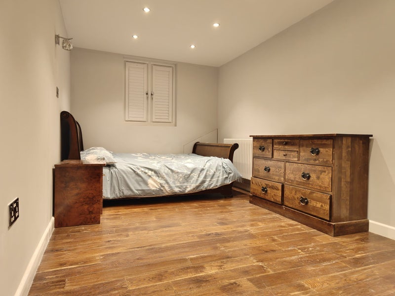 Room Eleanor Road in Greater London