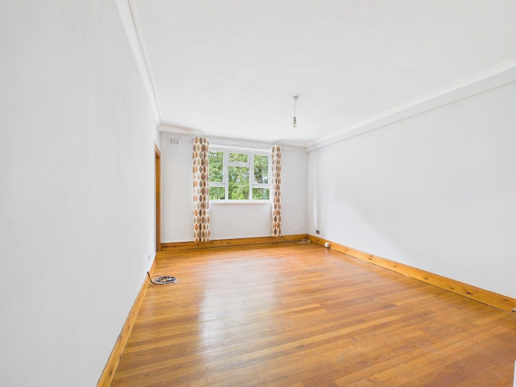 Flat Woodhall Road in City of Edinburgh
