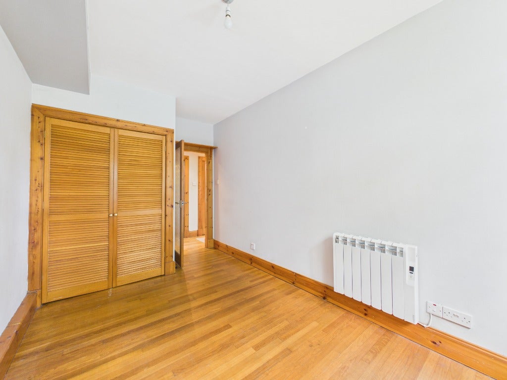 Flat Woodhall Road in City of Edinburgh