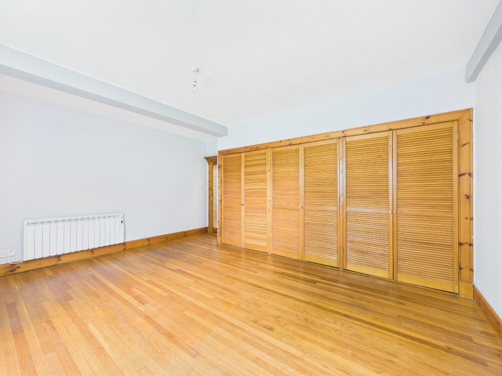 Flat Woodhall Road in City of Edinburgh