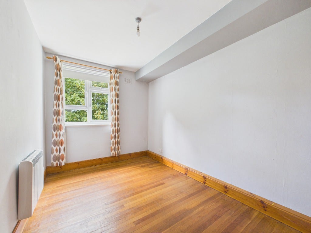 Flat Woodhall Road in City of Edinburgh