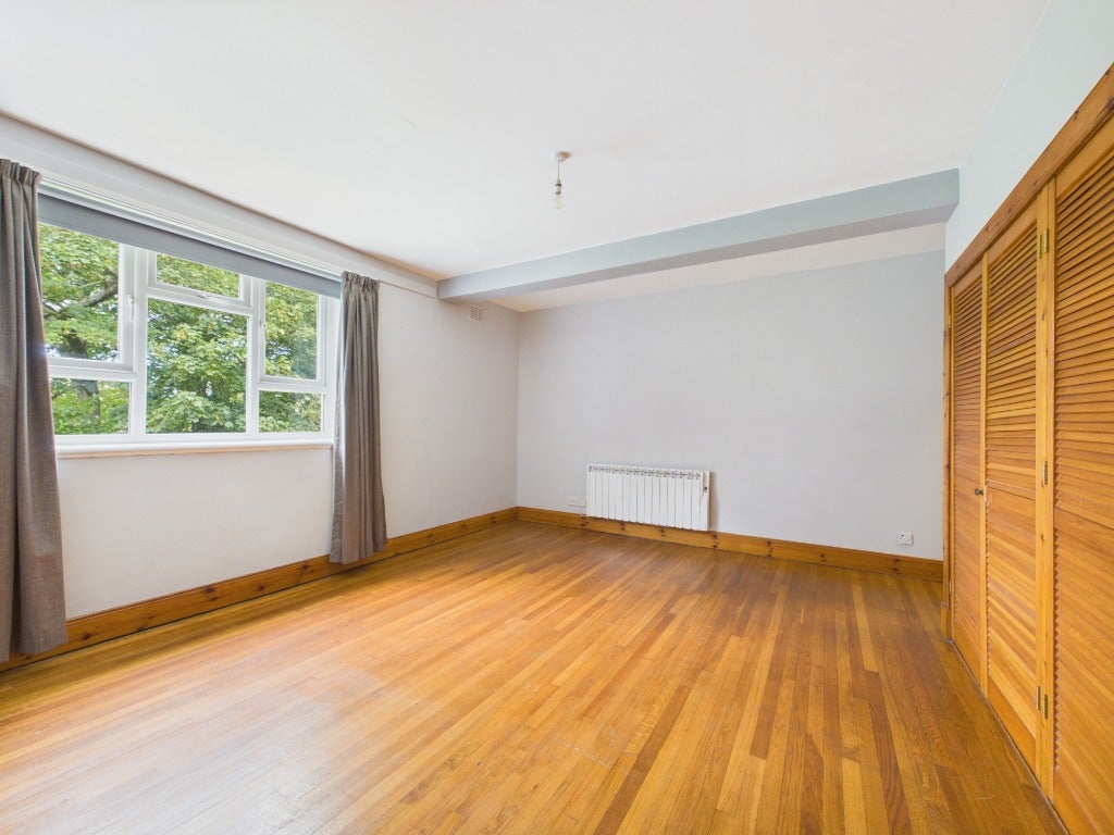 Flat Woodhall Road in City of Edinburgh