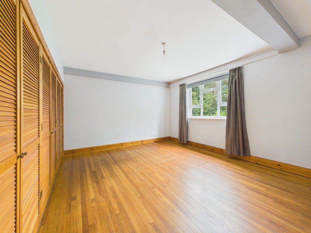 Flat Woodhall Road in City of Edinburgh