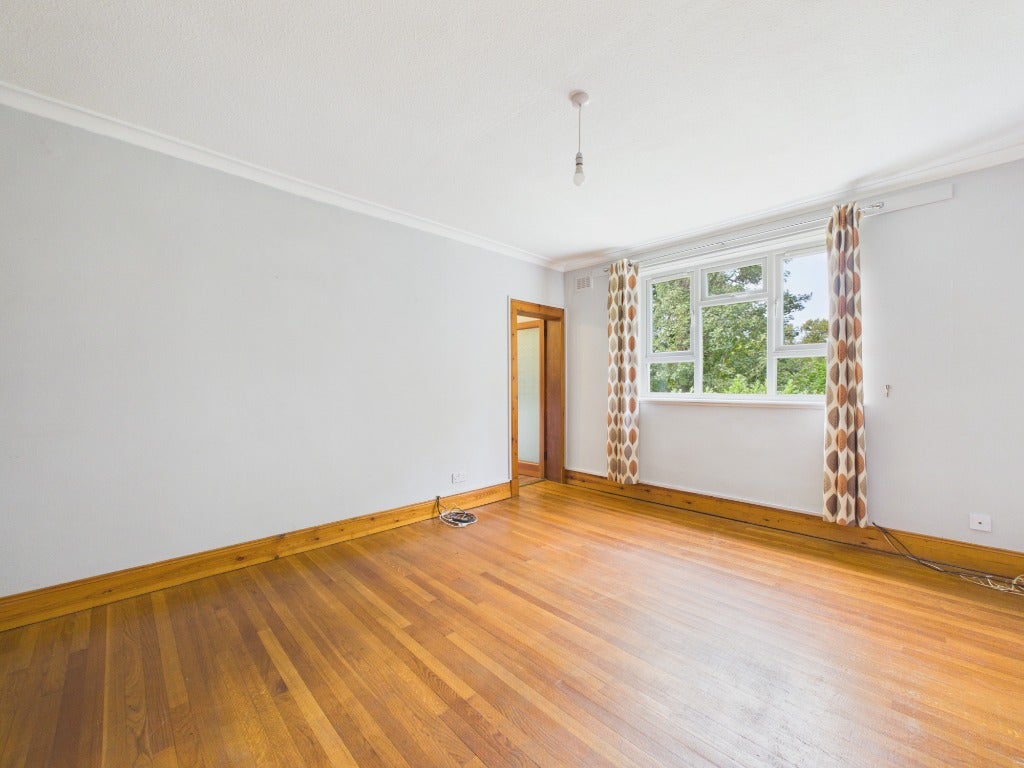 Flat Woodhall Road in City of Edinburgh
