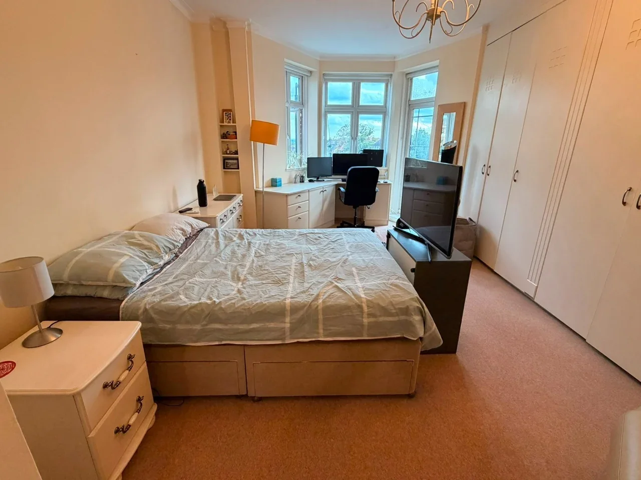 Flat Finchley Road in Greater London