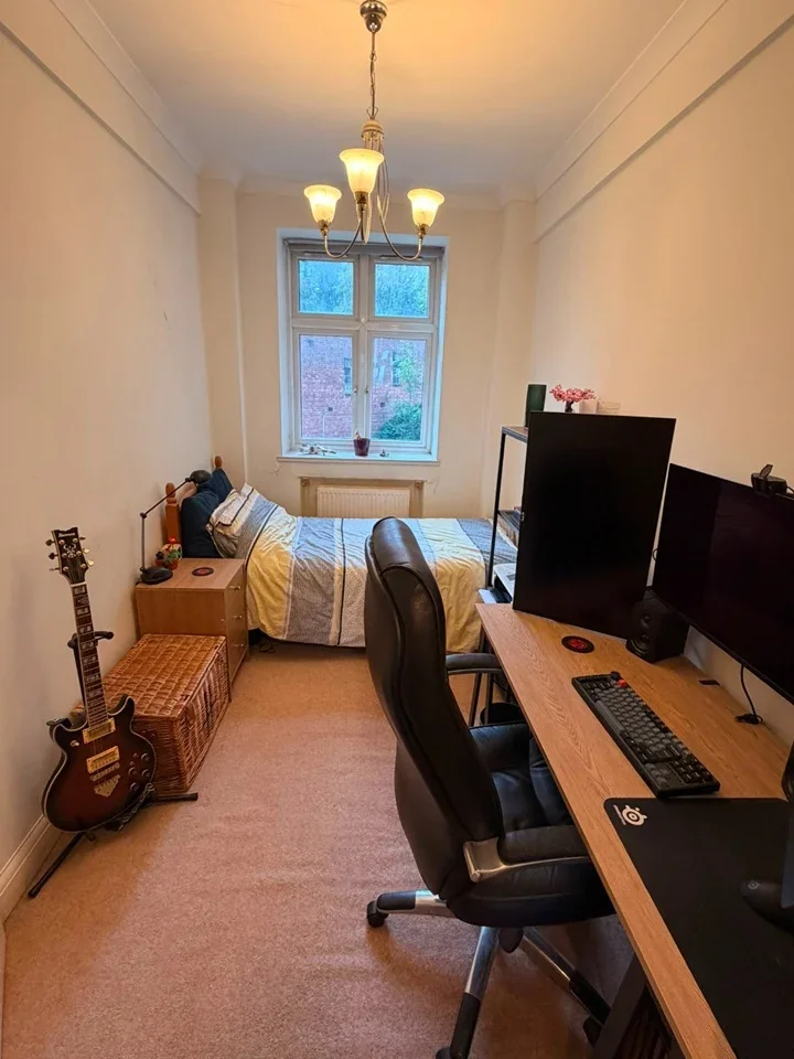 Flat Finchley Road in Greater London