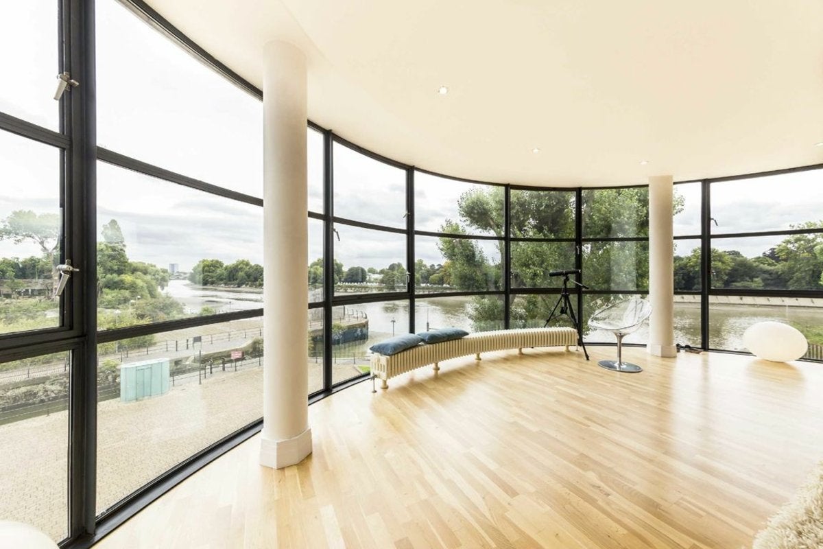 Flat Ferry Wharf in Greater London