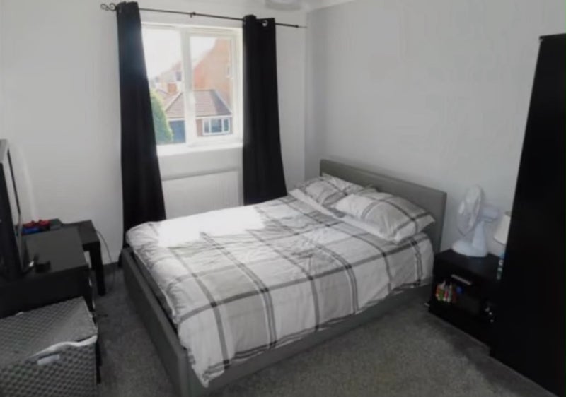 Room Winchcomb Gardens in Greater London
