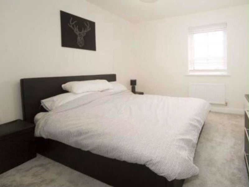 Room Winchcomb Gardens in Greater London