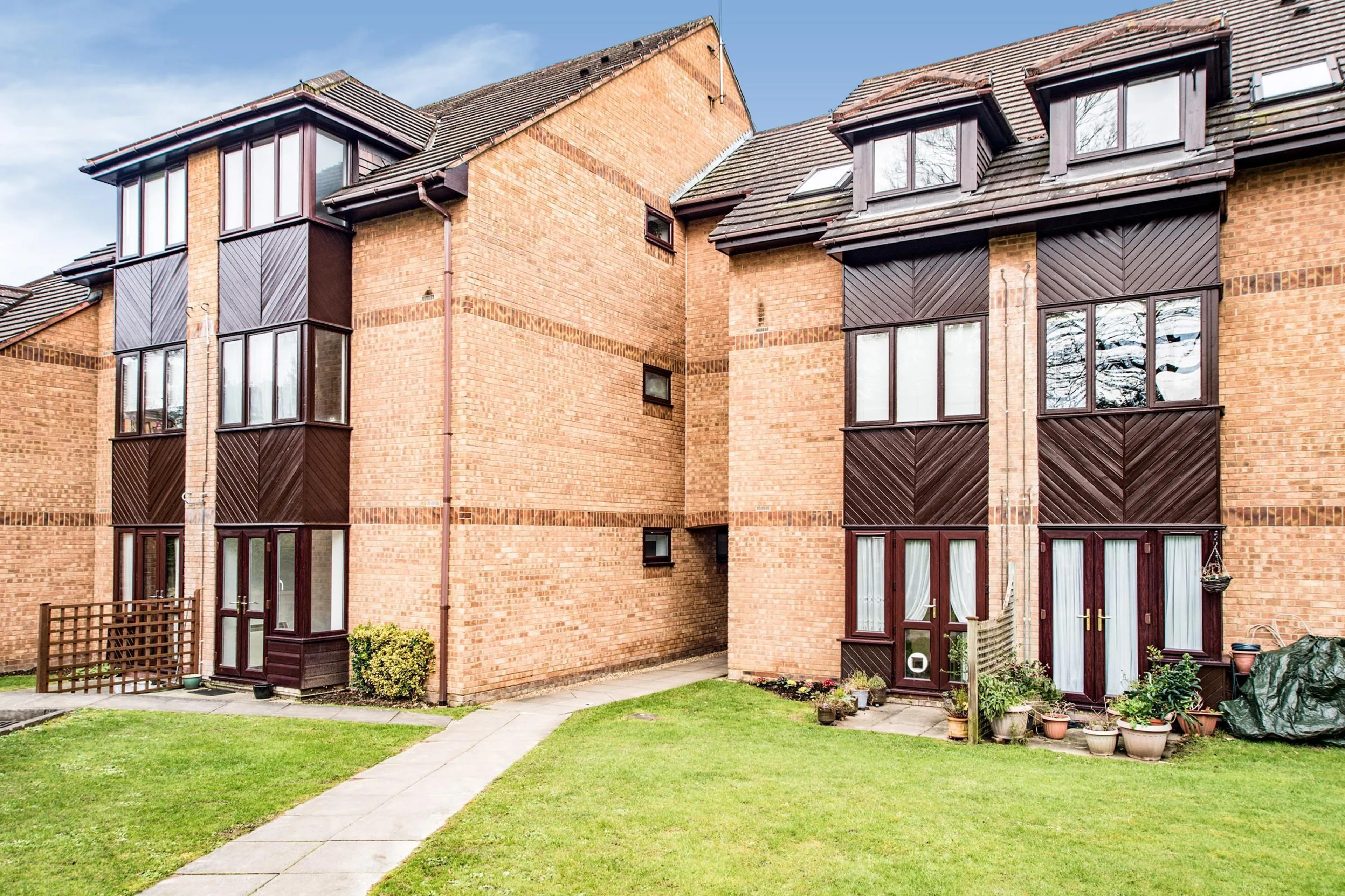 Flat Rickmansworth Road in Watford