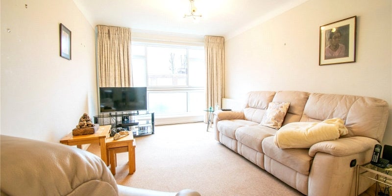 Flat Dudlow Court in Liverpool