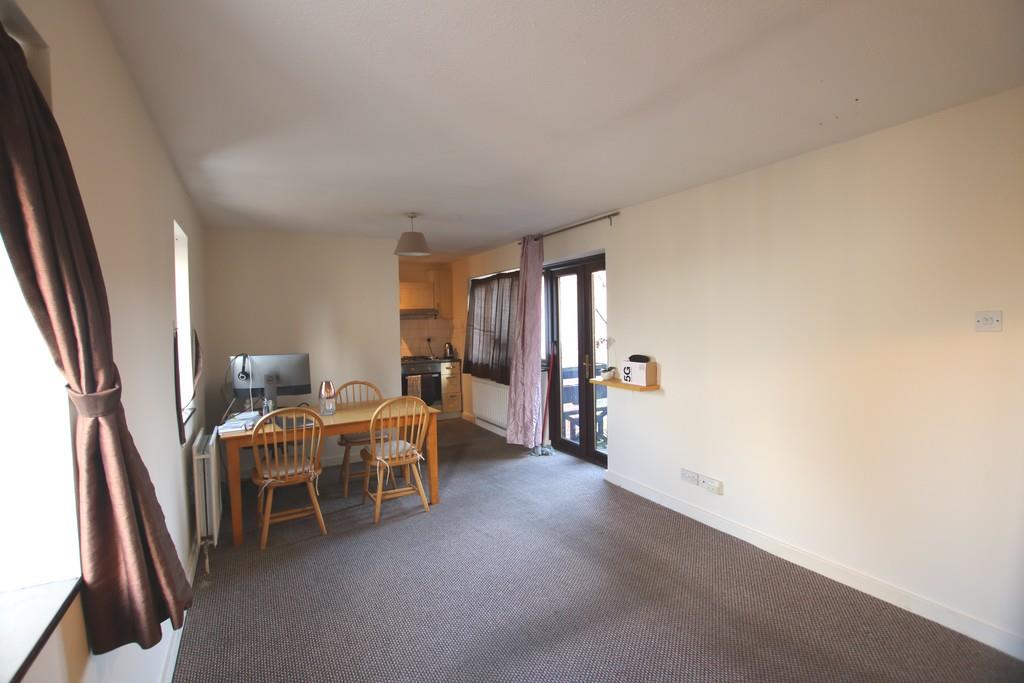 Flat Cricklewood Lane in Greater London