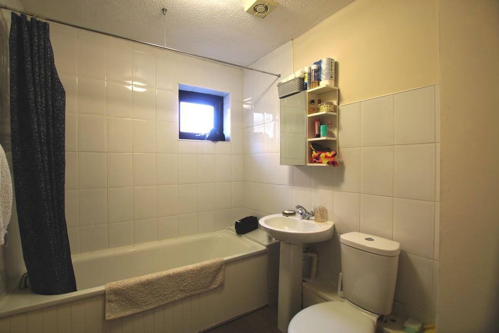 Flat Cricklewood Lane in Greater London