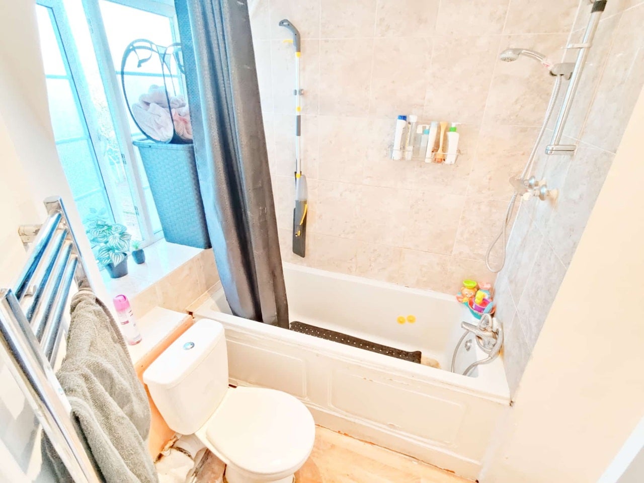 Flat Grosvenor Court in Greater London